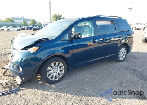 2012 Toyota Sienna Xle 7 Passenger z USA, uszkodzony, nr VIN 5TDDK3DCXCS047622